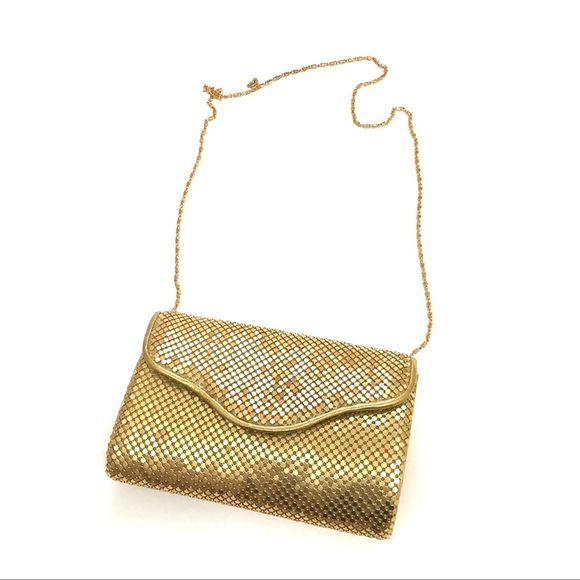 Vintage Handbags - Vintage Elegant Gold Clutch Purse W/Chain Strap